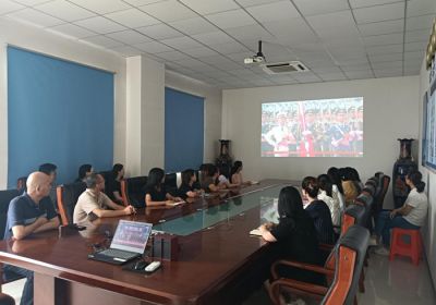 河北天成药业党员及预备党员观看阅兵 铭记历史弘扬抗战精神